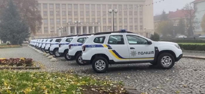 Закарпатським правоохоронцям передали 14 нових службових автомобілів (ВІДЕО)