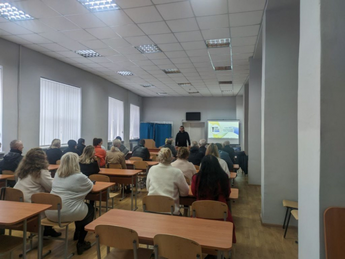 Кіберполіцейські розповіли закарпатським студентам, як убезпечити себе у віртуальному просторі