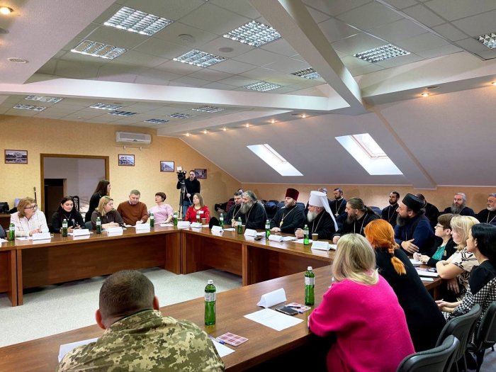 В Ужгороді пройшов круглий стіл на тему "Українська сім'я та її існування в умовах війни"