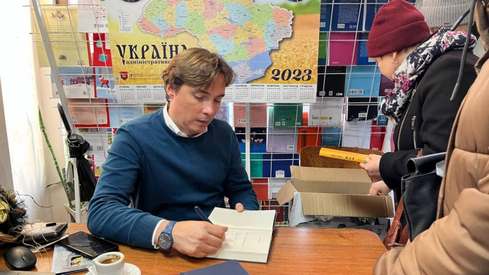 Акцію "Письменник за прилавком" в Ужгороді відкрив Андрій Любка