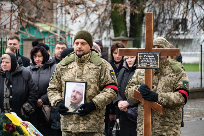 В Ужгороді провели в останню путь земляка, 27-річного захисника України, Михайла Рущака (ФОТО)