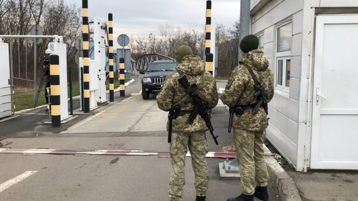 35 легкових авто та 4 автобуси. Яка ситуація у пунктах пропуску на Закарпатті