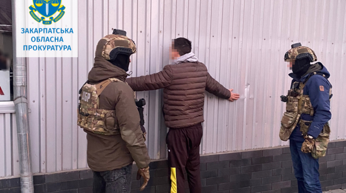Працівника поліції підозрюють у неодноразовому збуті метамфетаміну в Ужгороді
