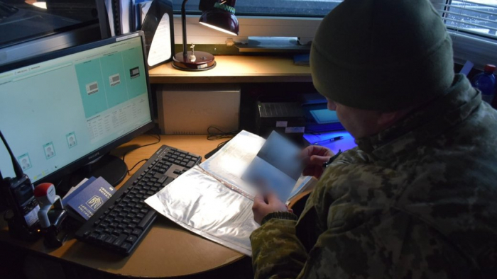 На Закарпатті нігерієць та двоє українців намагалися виїхати за кордон за підробленими документами