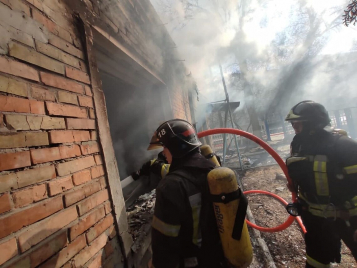 Потрібна допомога рятувальникам, які гасять воєнні пожежі. Долучайтеся!