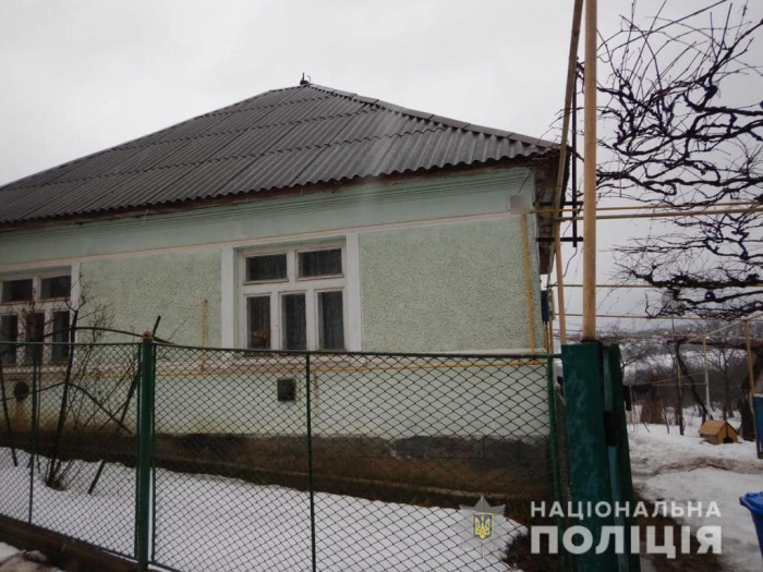 Поліцейські Мукачівщини затримали підозрюваного у вбивстві  вітчима та замаху на вбивство бабусі
