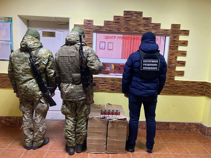 Закарпатські прикордонники припинили спробу тютюнової контрабанди