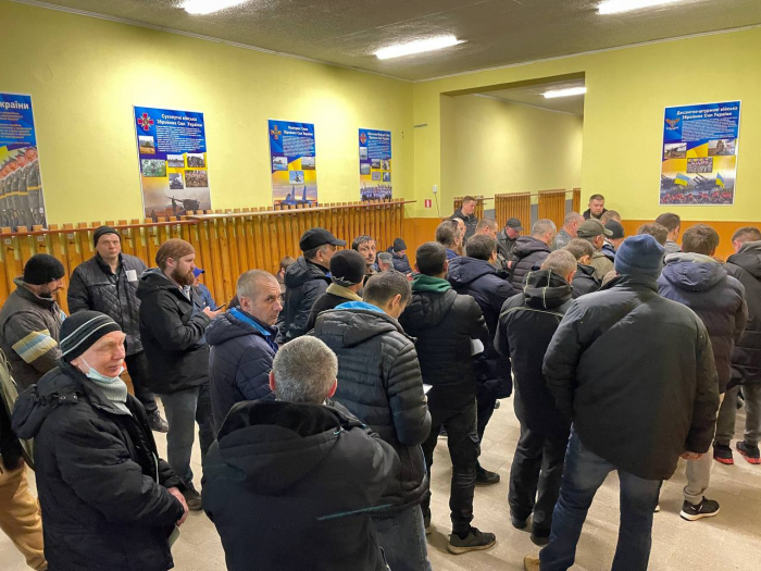 Мобілізаційні пункти на Закарпатті першочергово оформляють тих, хто направляється безпосередньо до бойових частин