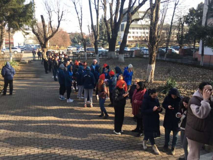 В Ужгороді люди масово йдуть здавати кров