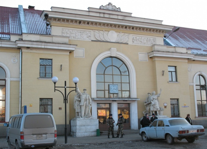У Мукачеві перевіряли підозрілі валізи, які виявили на вокзалі