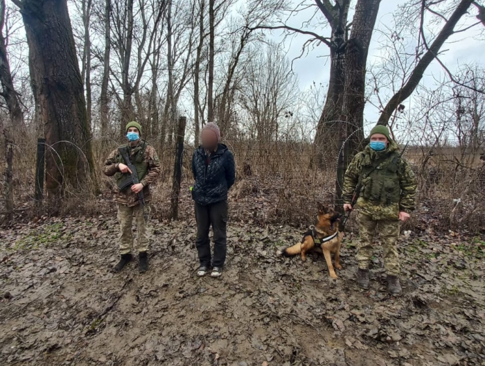Поблизу Чопа прикордонники затримали іноземця, який уже втретє намагався потрапити в Україну