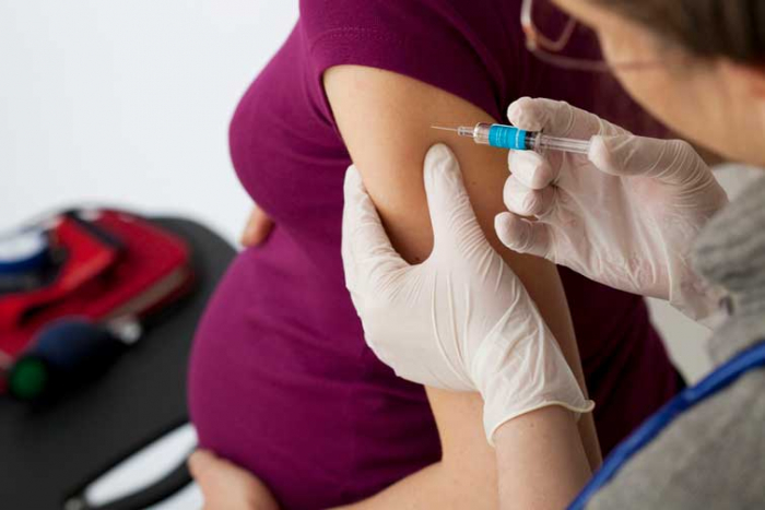 Медики розповіли, чи варто вагітним вакцинуватися від  COVID-19 