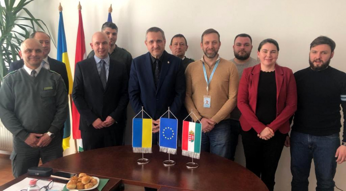 Угорські митники оформляють гуманітарні вантажі за кілька хвилин