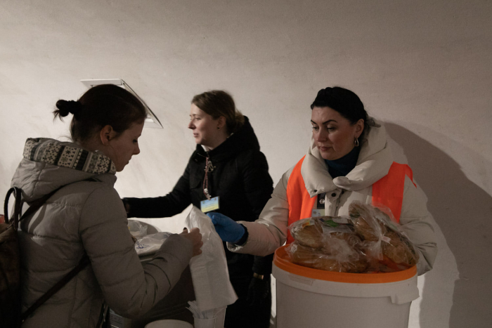 Ужгородцям - про роботу "Совиного гнізда", де приймають невеликі партії допомоги