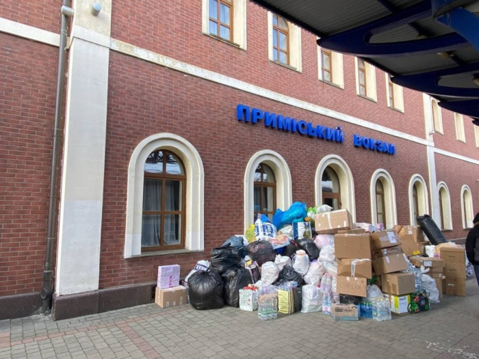 «Укрзалізниця» запустила Центр передачі гуманітарних вантажів на вокзалі Ужгорода