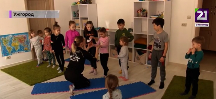 В Ужгороді проводять безкоштовні заняття із дитячої оздоровчої гімнастики для малечі