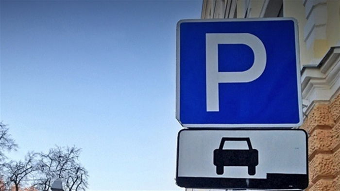 Муніципальна варта в Ужгороді наразі не штрафує порушників правил паркування, тільки попереджає