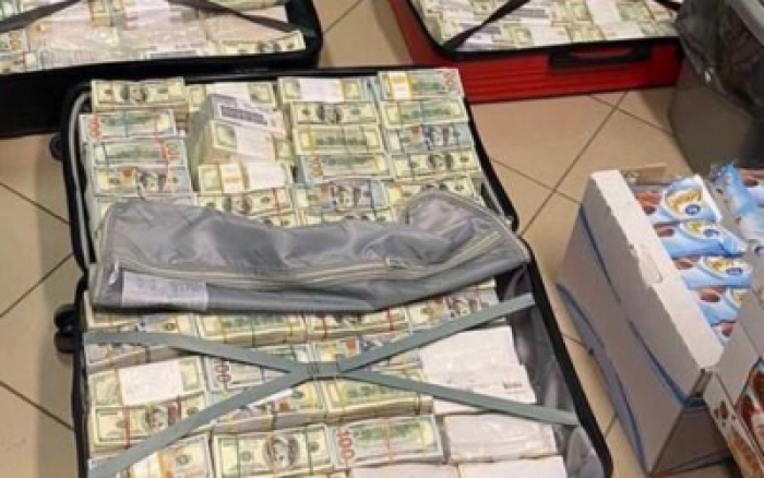 На Закарпатті за митників, які могли сприяти переміщенню через кордон 28 млн доларів та 1,3 млн євро, взялося ДБР