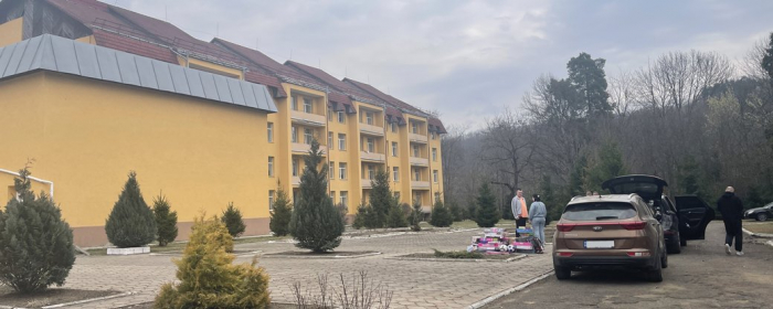 Вихованців дитбудинків з Донеччини поселили на Закарпатті в санаторії "Човен"