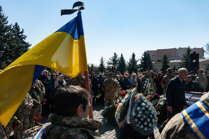 Трьох захисників України поховали сьогодні в Ужгороді на Пагорбі Слави
