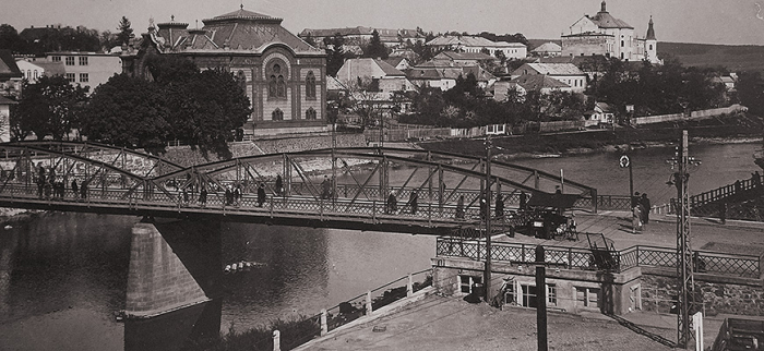 Втрачений Ужгород: історія громадської вбиральні біля мосту (ФОТО)