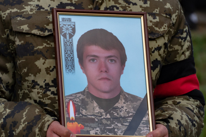 В Ужгороді сьогодні попрощалися із загиблим Героєм – Святославом Сойком