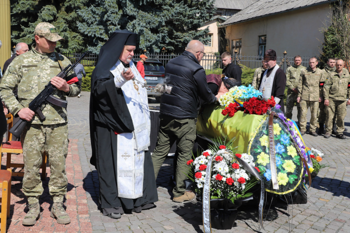 В Ужгороді поховали Захисника України, молодшого сержанта Валентина Деревенського