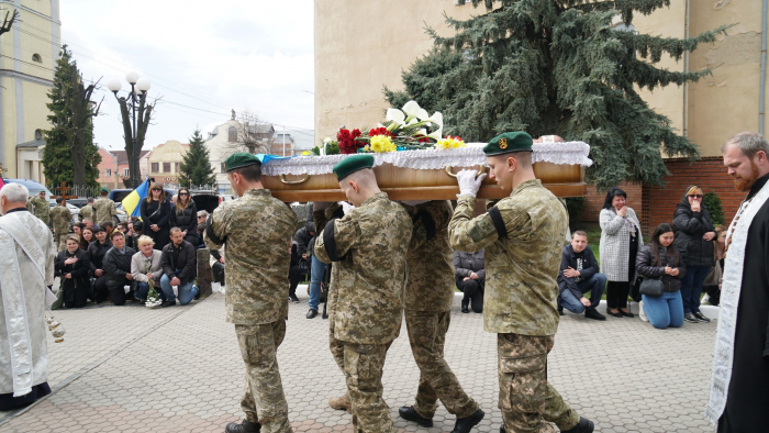 На Закарпатті попрощалися із загиблим на війні Героєм Володимиром Фраткіним