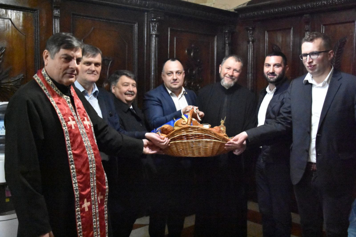 Сусідні області України й Угорщини організували для переселенців Закарпаття великодні гостинці
