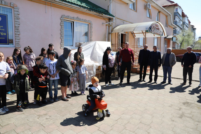 Вимушеним переселенцям, які проживають в Ужгороді, допомагає і Закарпатський обласний благодійний фонд "Благо"