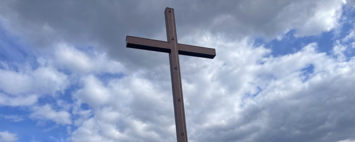 У Перечині на Закарпатті освятили відреставрований дев'ятиметровий хрест
