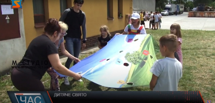 Дитяче свято влаштували для сімей переселенців у одному зі шелтерів Ужгорода