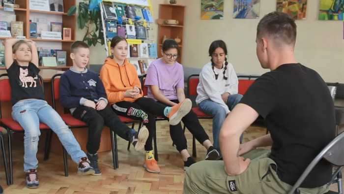 Розмовна англійська – в іграх: в Ужгороді переселенці допомагають вивчати іноземні мови