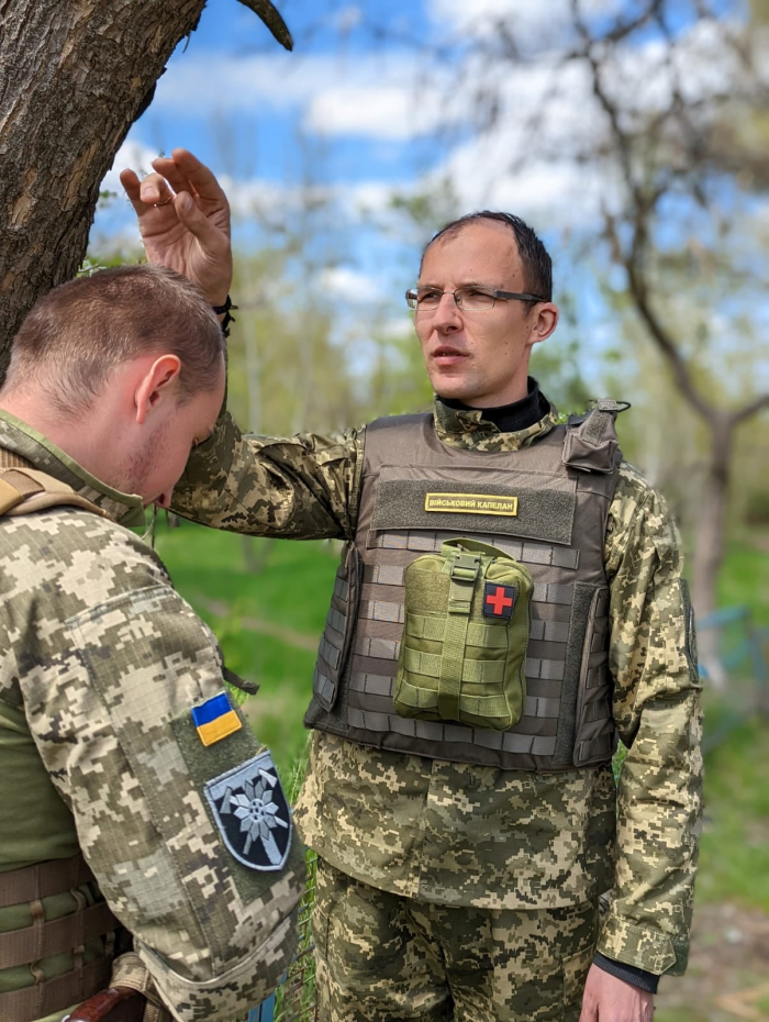 Закарпатський військовий капелан: "Молюся, щоб наші хлопці були відважними, сміливими на війні"