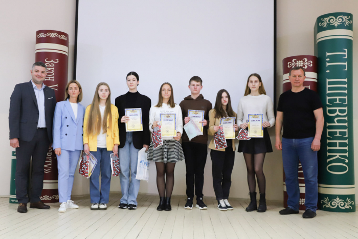 В Ужгороді нагородили переможців Всеукраїнського конкурсу-захисту науково-дослідницьких робіт