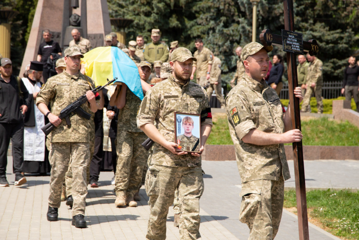 В Ужгороді попрощалися із захисником Євгеном Лабою
