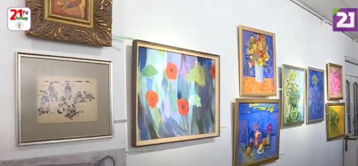 Виставка-продаж художніх творів на підтримку ЗСУ діє у галереї «Ужгород»