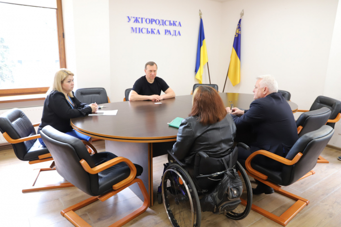 В Ужгородській міськраді пройшла зустріч із урядовою Уповноваженою з прав осіб з інвалідністю