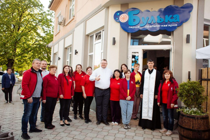 Перша на Закарпатті: в Ужгороді відкрили пральню-кав'ярню