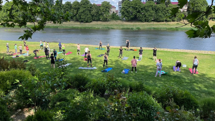 В Ужгороді провели заняття з фітнесу просто неба