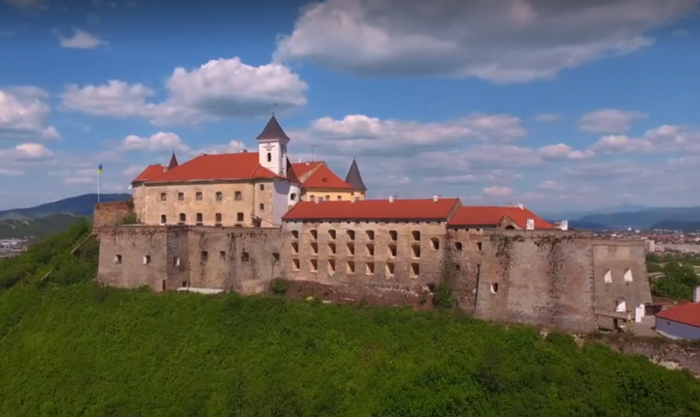 Закарпатцям - про відновлення роботи Мукачівського замку