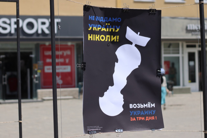В Ужгород відкрили тижневу виставку «На хвилі креативного опору» (ВІДЕО)
