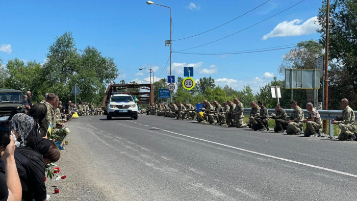 На Закарпатті попрощалися із загиблим на війні Ярославом Менджуром