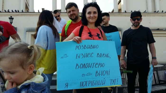 В Ужгороді провели акцію "Залишайся в Україні"