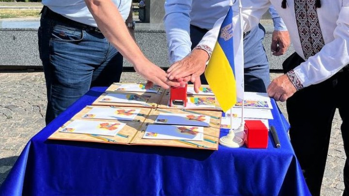 В Ужгороді погасили поштову марку "Українська мрія"
