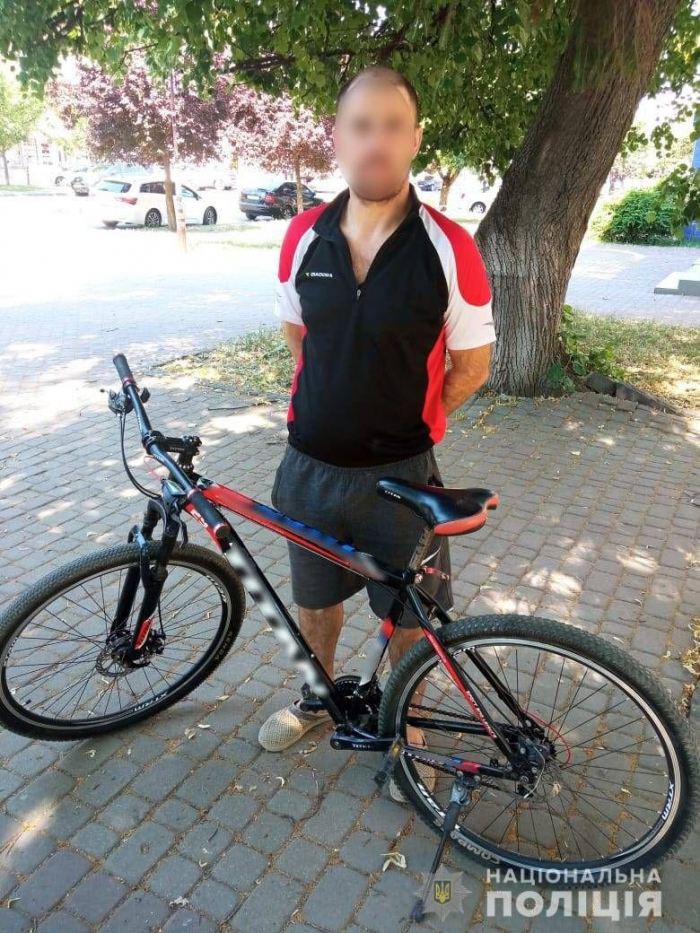Поліцейські повернули ужгородцю викрадений у нього велосипед