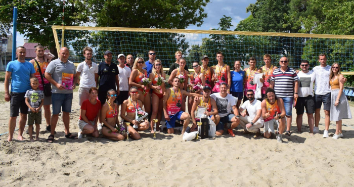 Благодійний турнір із пляжного волейболу в Ужгороді зібрав команди з усієї України