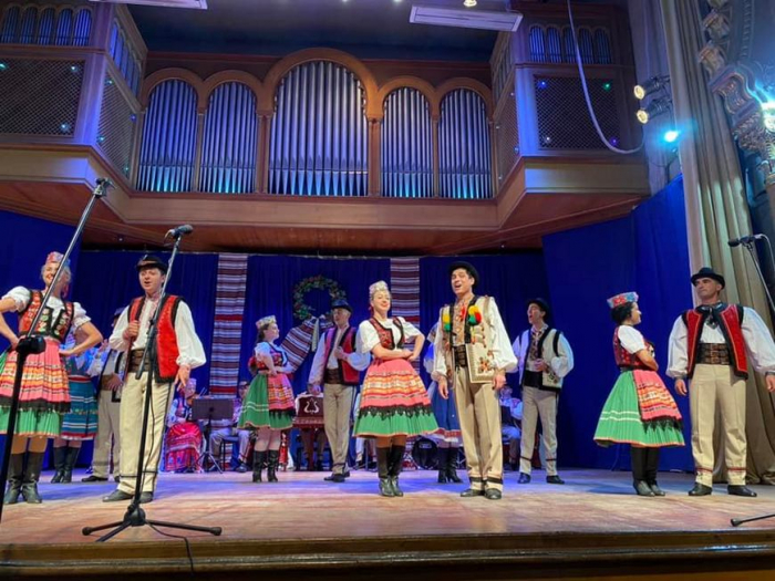 “Пісня над Карпатами”: в Ужгороді відбувся концерт Закарпатського народного хору (ФОТО)
