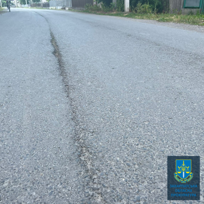 Заволодіння понад 1,2 млн грн на ремонті дороги – на Берегівщині підозрюють директорку будівельного товариства