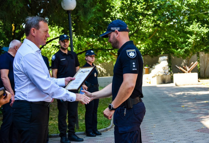 Богдан Андріїв привітав з Днем Національної поліції патрульних Ужгорода